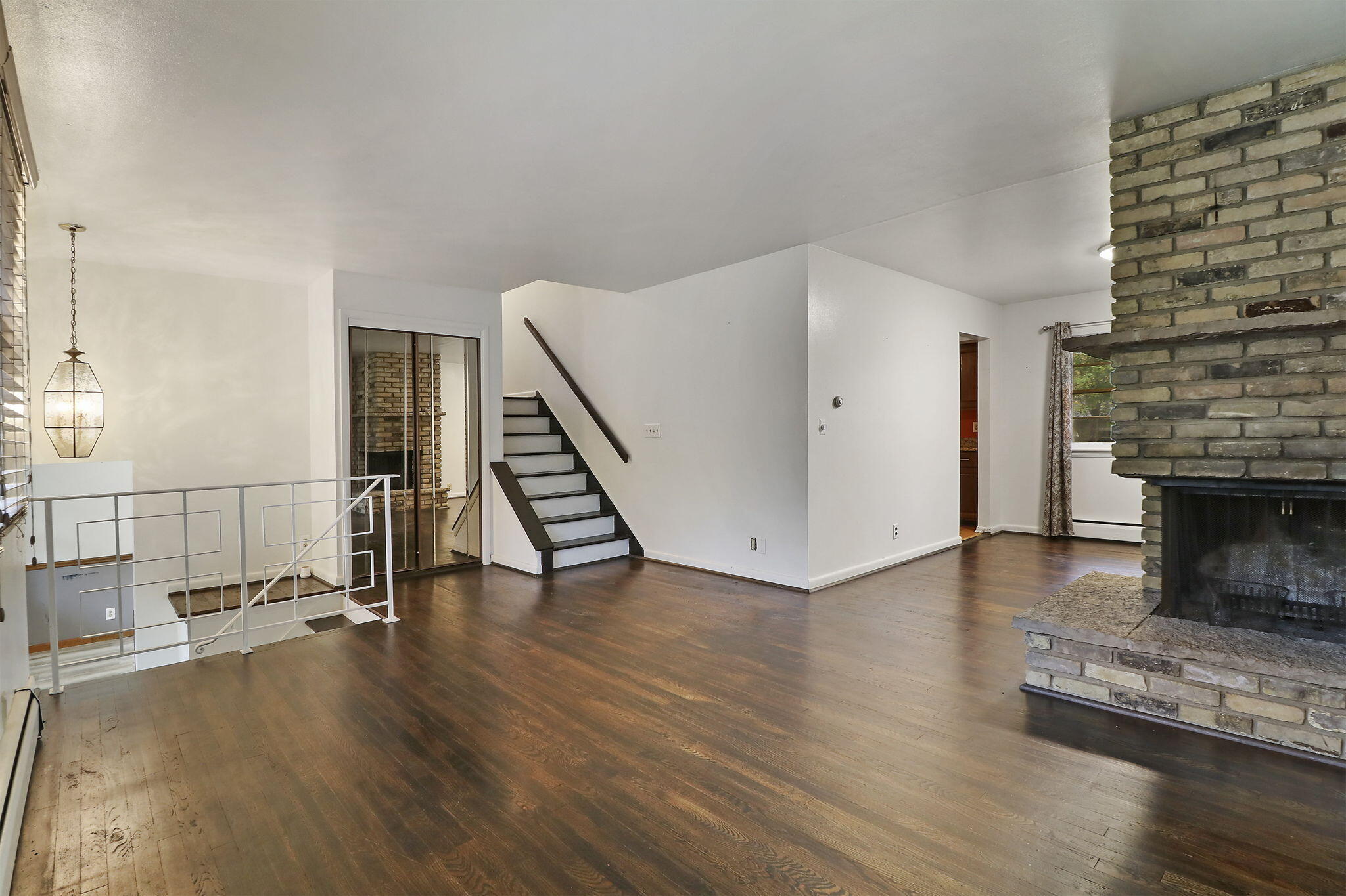 Hales Corners, Wisconsin 53130, United States, 4 Bedrooms Bedrooms, ,2 BathroomsBathrooms,Residential,Active,240049