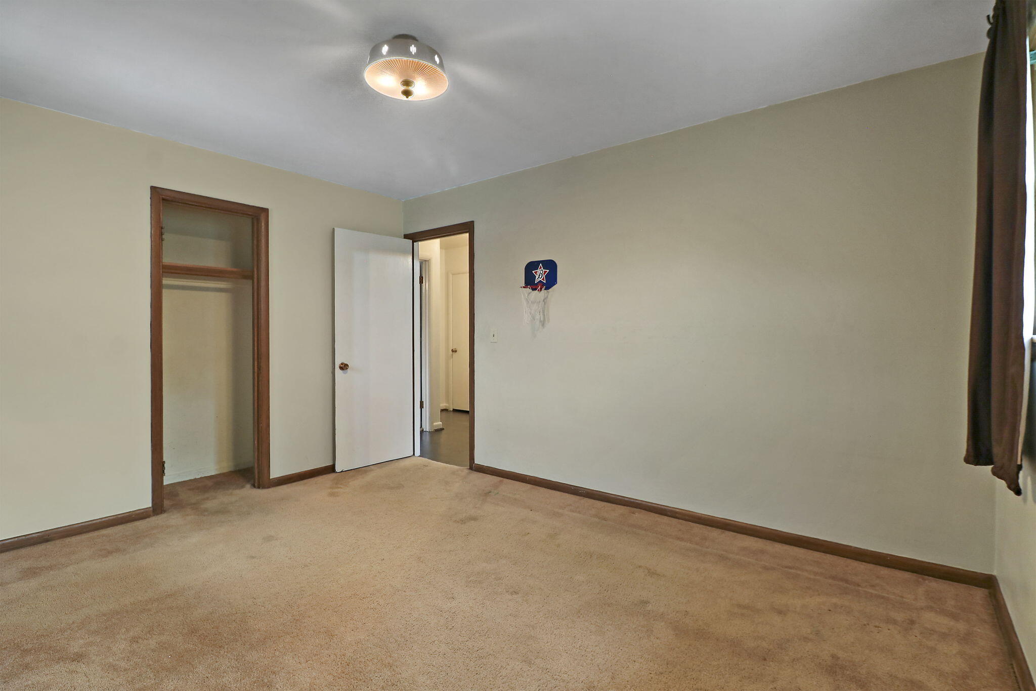 Hales Corners, Wisconsin 53130, United States, 4 Bedrooms Bedrooms, ,2 BathroomsBathrooms,Residential,Active,240049