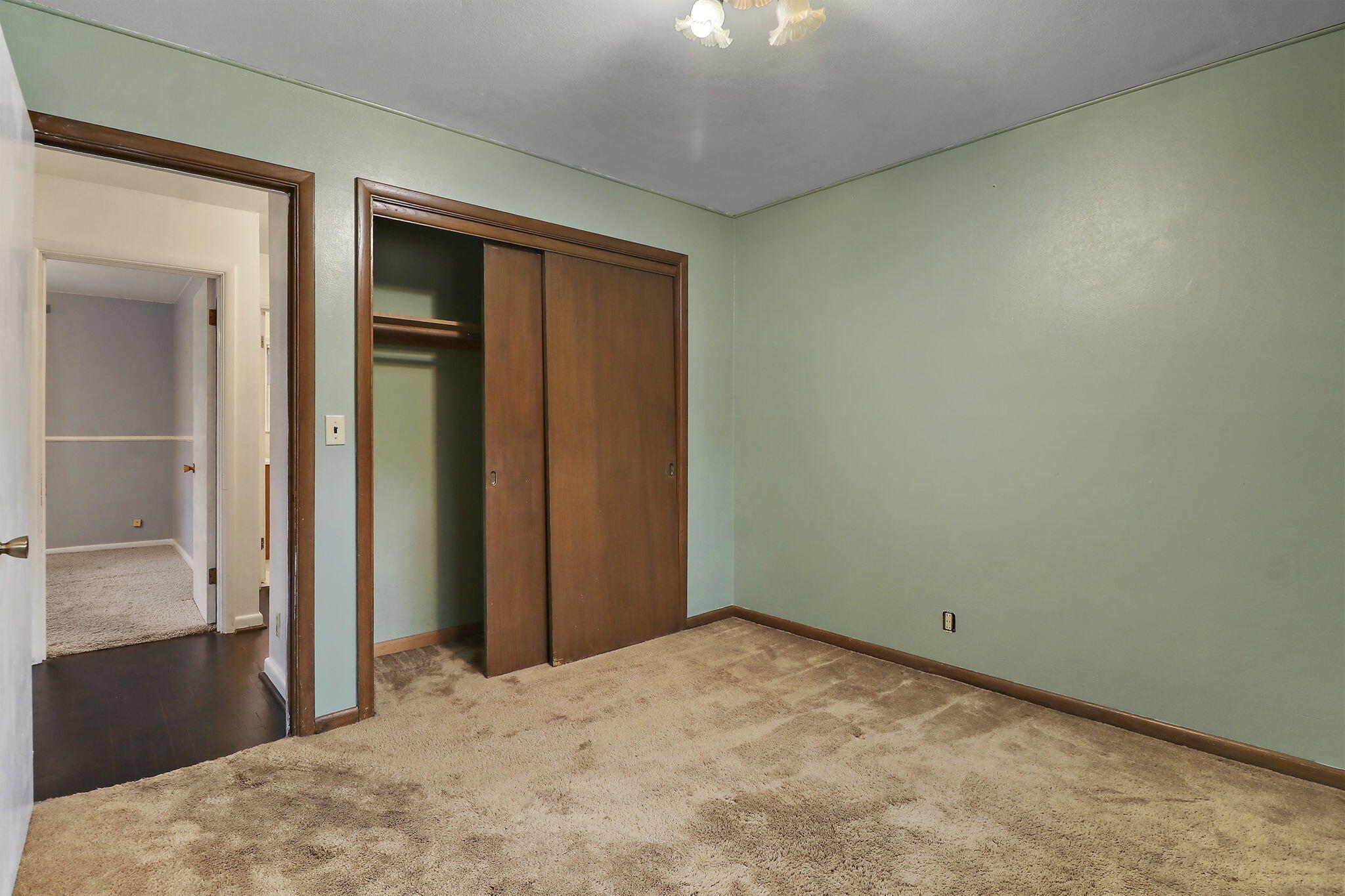 Hales Corners, Wisconsin 53130, United States, 4 Bedrooms Bedrooms, ,2 BathroomsBathrooms,Residential,Active,240049