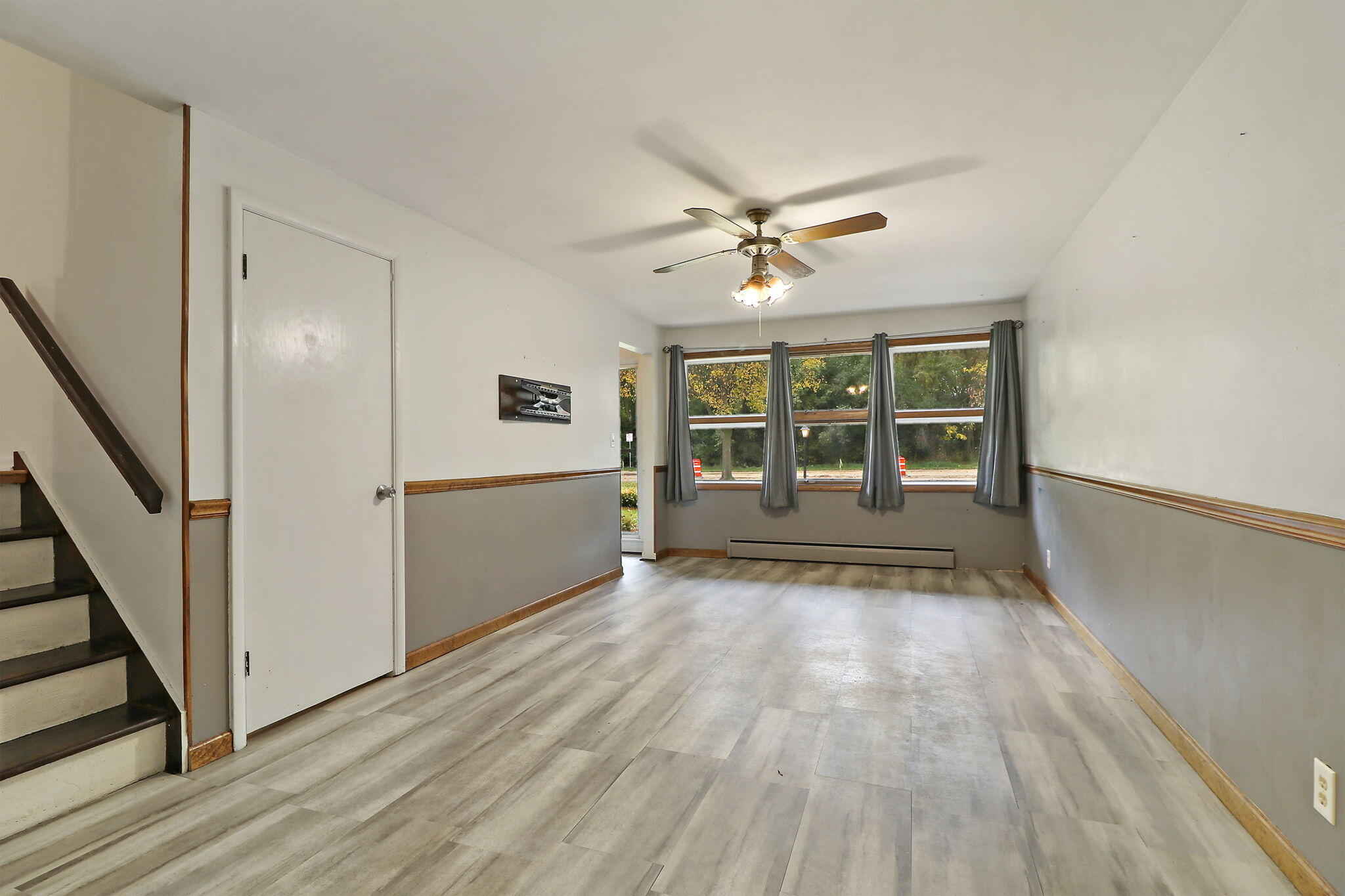 Hales Corners, Wisconsin 53130, United States, 4 Bedrooms Bedrooms, ,2 BathroomsBathrooms,Residential,Active,240049