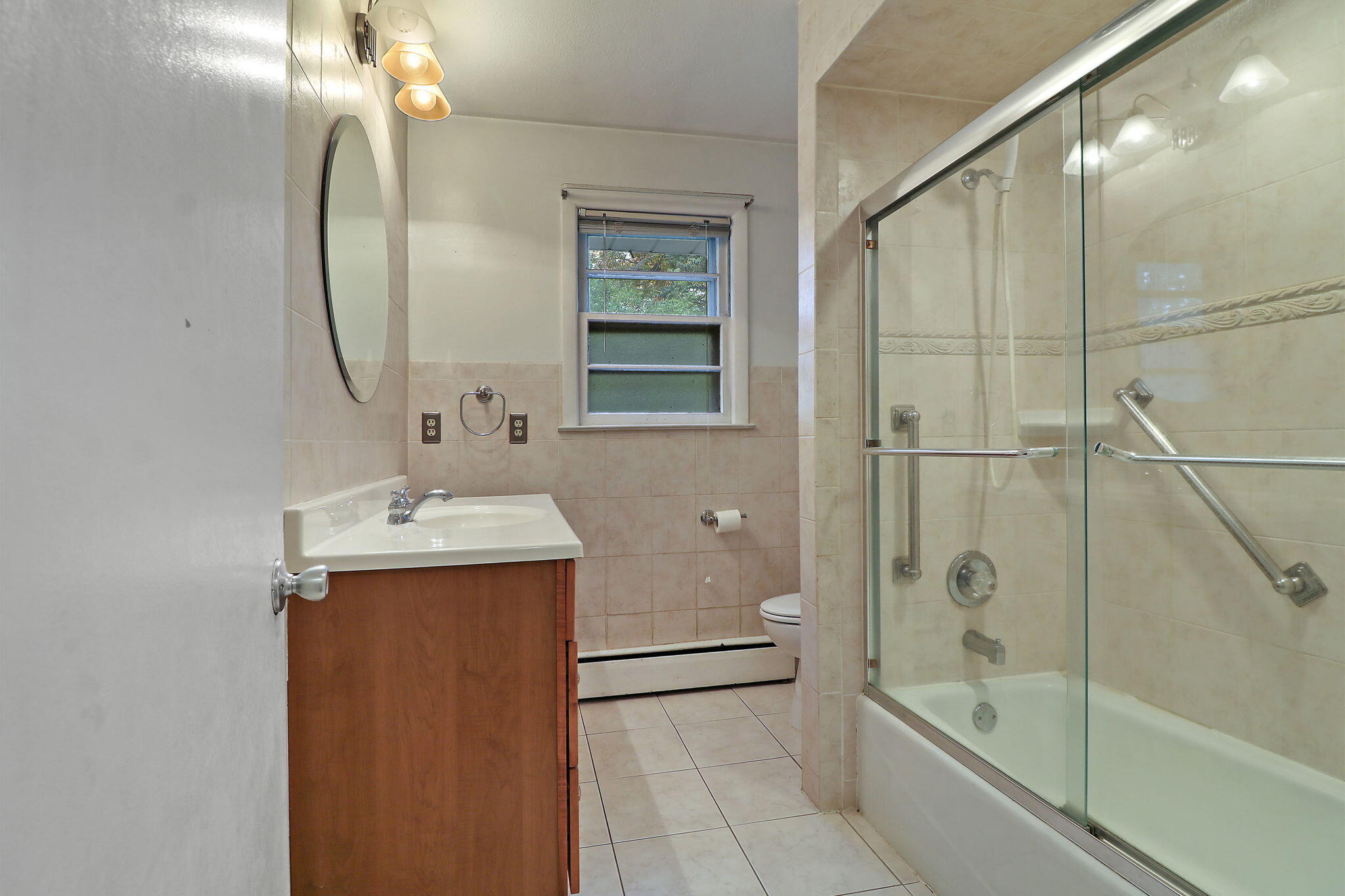 Hales Corners, Wisconsin 53130, United States, 4 Bedrooms Bedrooms, ,2 BathroomsBathrooms,Residential,Active,240049