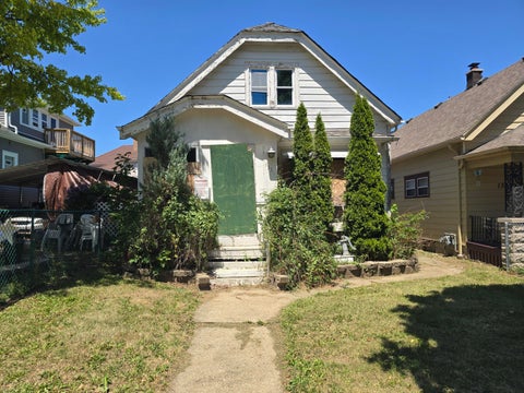 Photo of 1330 W Euclid Ave, Milwaukee, WI 53215 (MLS # 1972454)