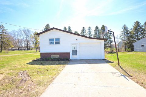 Photo of 3015 Viebahn St, Manitowoc, WI 54220 (MLS # 1957776)