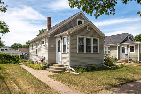 Photo of 1418 21st St S, La Crosse, WI 54601 (MLS # 1964866)