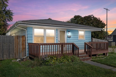 Photo of 1400 Goold St, Racine, WI 53402 (MLS # 1985919)