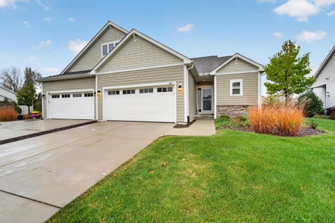Photo of 785 Bridlewood Dr, Hartford, WI 53027 (MLS # 1985962)