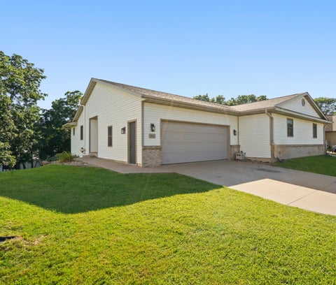 Photo of 1041 Kristy Ln, Onalaska, WI 54650 (MLS # 1971684)