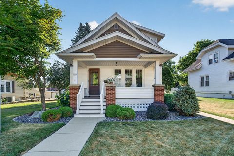Photo of 324 Henry St, Burlington, WI 53105 (MLS # 1973035)