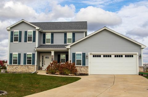 Photo of N7963 Forest Dr, Ixonia, WI 53036 (MLS # 1941604)