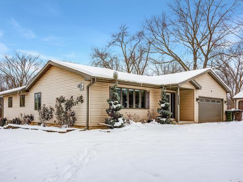 Photo of 1525 S Calhoun Rd, New Berlin, WI 53151 (MLS # 1944931)