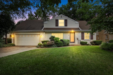 Photo of 7212 Aetna Ct, Wauwatosa, WI 53213 (MLS # 1969025)