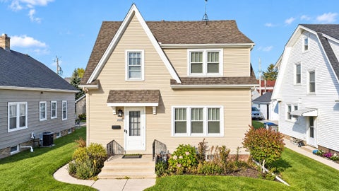 Photo of 2530 N 12th St, Sheboygan, WI 53083 (MLS # 1985938)