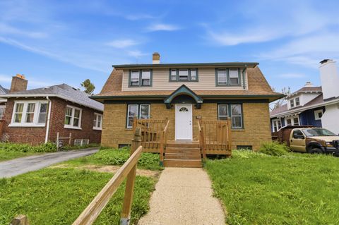Photo of 2432 N 55th St, Milwaukee, WI 53210 (MLS # 1960332)