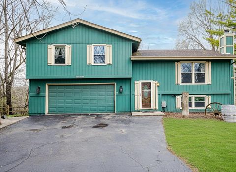 Photo of W287N6453 Highland Ct, Merton, WI 53029 (MLS # 1958339)