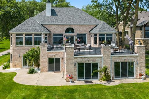 Photo of W304N2470 Maple Ave, Delafield, WI 53072 (MLS # 1957490)