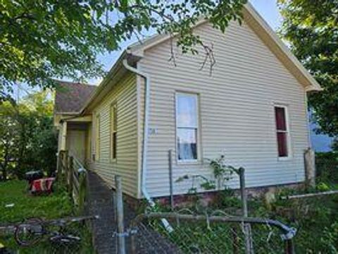 Photo of 1729 Hill St, Racine, WI 53404 (MLS # 1954025)