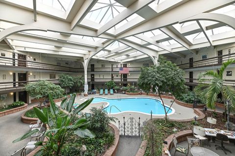 Photo of 5200 S Tuckaway Blvd, Greenfield, WI 53221 (MLS # 1960234)