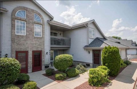 Photo of 949 Quinlan Dr, Pewaukee, WI 53072 (MLS # 1954022)