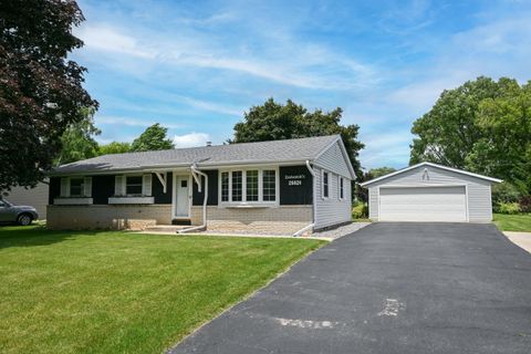 Photo of 26624 Waubeesee Lake Dr, Norway, WI 53185 (MLS # 1967892)