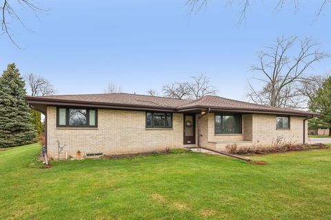 Photo of 5104 Twin Elms Dr, Caledonia, WI 53406 (MLS # 1958035)