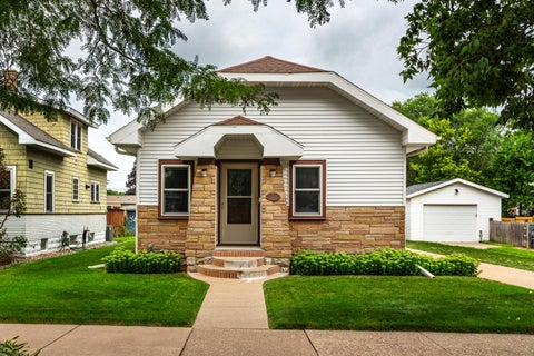 Photo of 1633 Hyde Ave, La Crosse, WI 54601 (MLS # 1976965)
