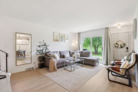 Photo of 4287 W College Ave, Franklin, WI 53221 (MLS # 1921247)