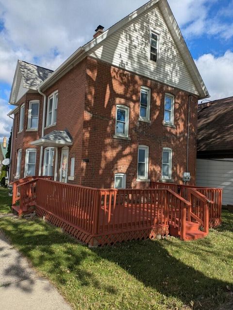 Photo of 729 Montana Ave, South Milwaukee, WI 53172 (MLS # 1940913) Photo of 729 Montana Ave, South Milwaukee, WI 53172 (MLS # 1940913)