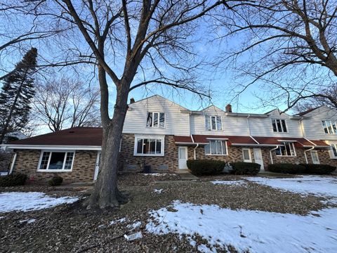 Photo of 3127 W Canterbury Rd, Greenfield, WI 53221 (MLS # 1950544)