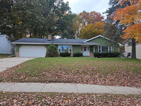Photo of 704 N 18th Ave, West Bend, WI 53090 (MLS # 1940799) Photo of 704 N 18th Ave, West Bend, WI 53090 (MLS # 1940799)