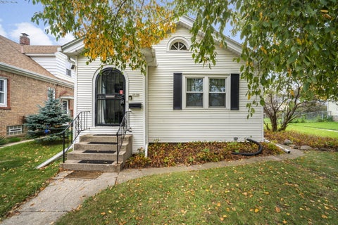 Photo of 3958 S 1st Pl, Milwaukee, WI 53207 (MLS # 1983795)