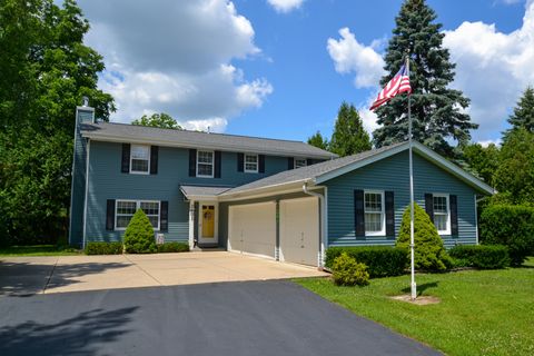 Photo of 2601 S Brookland Rd, New Berlin, WI 53151 (MLS # 1925086)