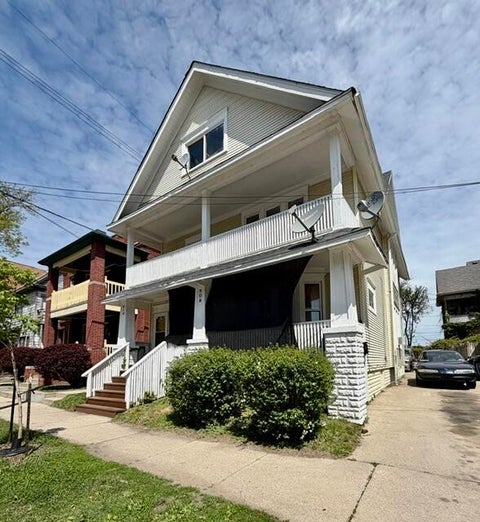 Photo of 508 8th St, Racine, WI 53403 (MLS # 1967529)