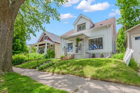 Photo of 2713 S California St, Milwaukee, WI 53207 (MLS # 1964753)
