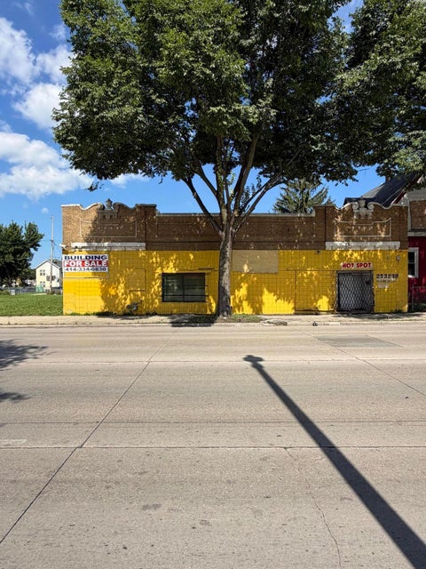 Photo of 2532 W Fond du lac Ave, Milwaukee, WI 53206 (MLS # 1977922)