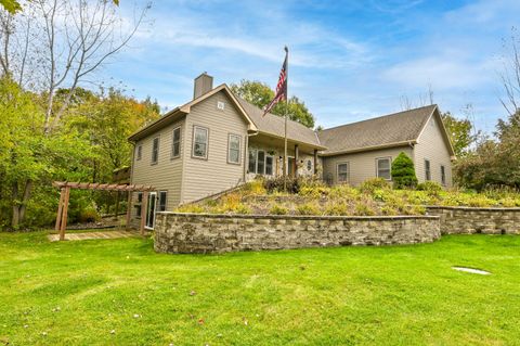 Photo of W209N11352 Reger Ct, Germantown, WI 53022 (MLS # 1939848)