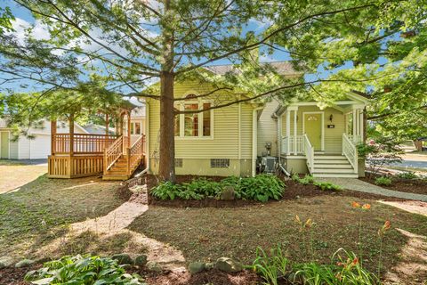 Photo of 524 E Jefferson St, Oconomowoc, WI 53066 (MLS # 1973250)