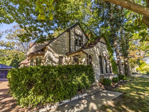 Photo of 3939 S 85th St, Greenfield, WI 53228 (MLS # 1939367)
