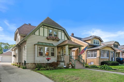 Photo of 837 S 17th St, Milwaukee, WI 53204 (MLS # 1982307)
