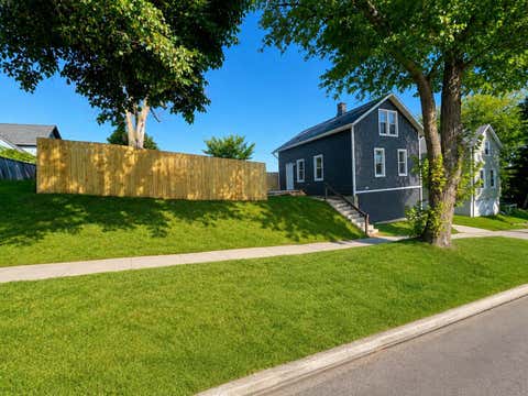 Photo of 1019 N 12th St, Sheboygan, WI 53081 (MLS # 1977633)