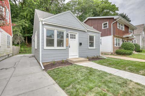 Photo of 6633 Hillside Ln, Wauwatosa, WI 53213 (MLS # 1974140)