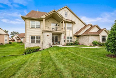 Photo of 4794 S Lynn Dr, New Berlin, WI 53151 (MLS # 1930021)