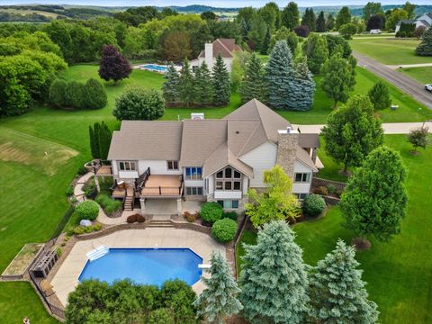 Photo of S25W29272 Cambrian Rdg, Genesee, WI 53188 (MLS # 1968740)