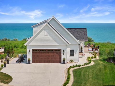 Photo of 984 Seanma Wynd -, Port Washington, WI 53074 (MLS # 1930319)