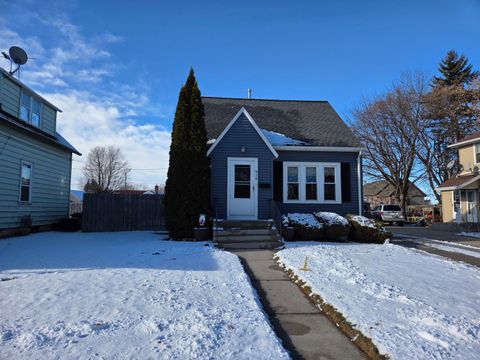 Photo of 914 S 24th St, Manitowoc, WI 54220 (MLS # 1947202)