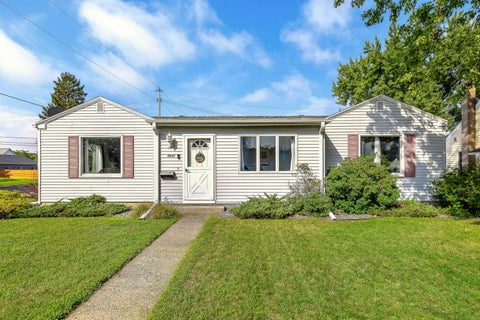 Photo of 2622 Hoeschler Dr, La Crosse, WI 54601 (MLS # 1978819)