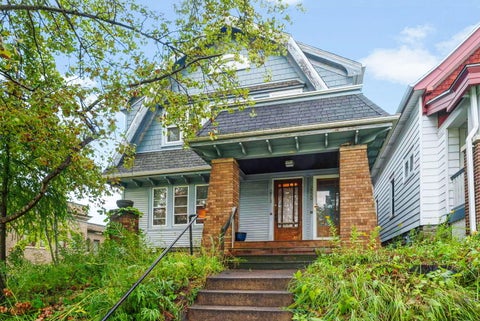 Photo of 2718 S Lenox St, Milwaukee, WI 53207 (MLS # 1979378)