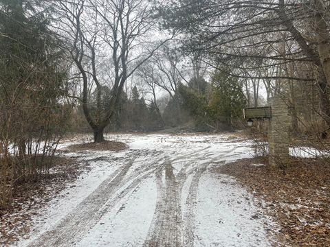 Photo of 11733 N Wauwatosa Rd, Mequon, WI 53097 (MLS # 1903913)