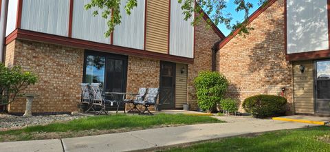 Photo of 4077 W College Ave, Franklin, WI 53132 (MLS # 1962564)