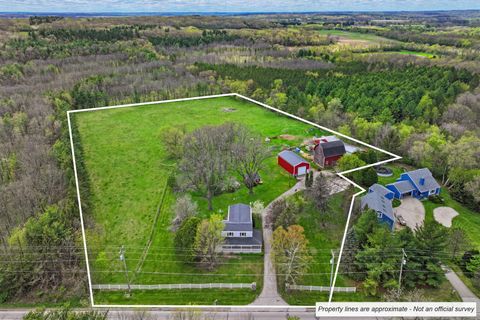 Photo of 34411 Washington Ave, Rochester, WI 53105 (MLS # 1960295)