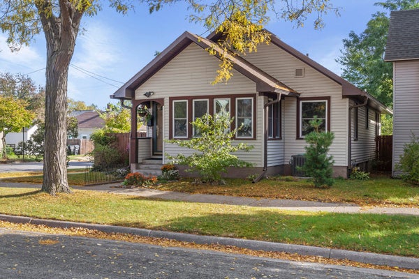 1932 LOOMIS ST, LA CROSSE, WI 54603 - Image e847d105dc3914c2ae004852a8fdcdde/3908512595